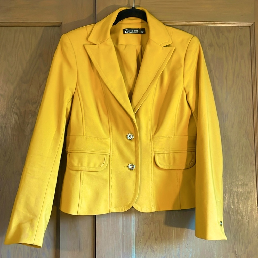 New York and Company Blazer in a yellow gold color. Size 6. Bundle and save!